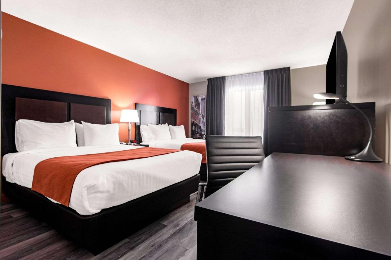 Econo Lodge Inn & Suites Saint-Apollinaire エクステリア 写真
