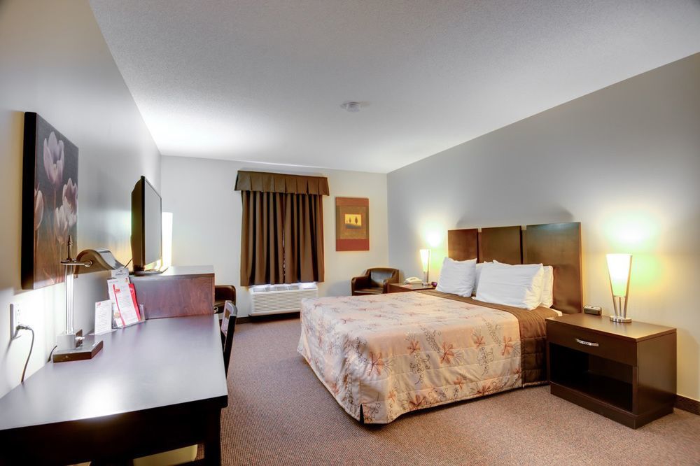 Econo Lodge Inn & Suites Saint-Apollinaire エクステリア 写真