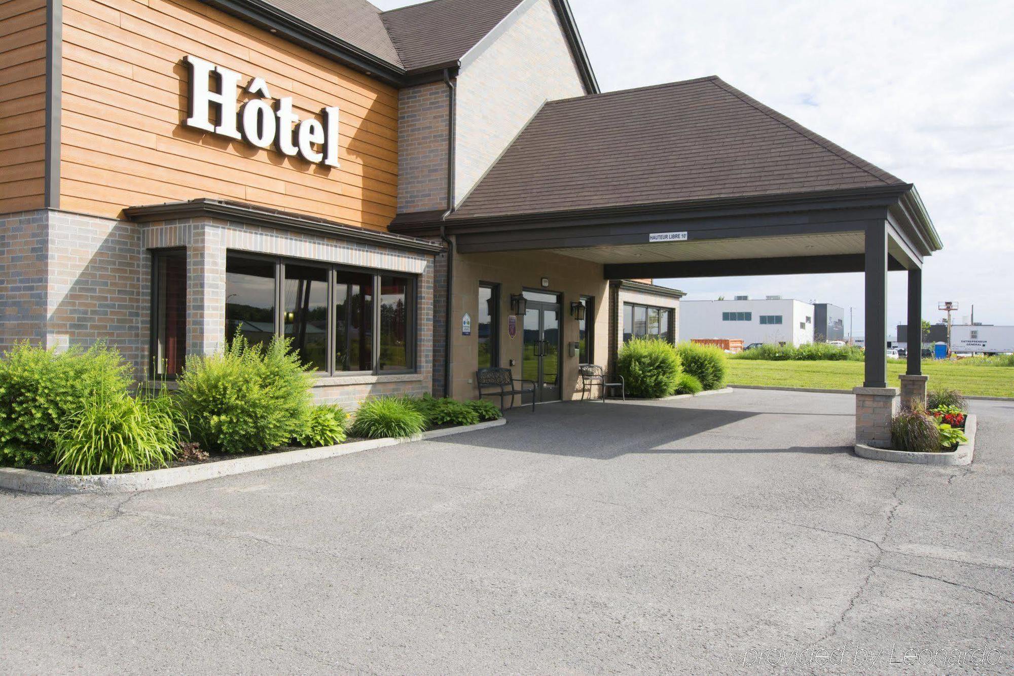 Econo Lodge Inn & Suites Saint-Apollinaire エクステリア 写真