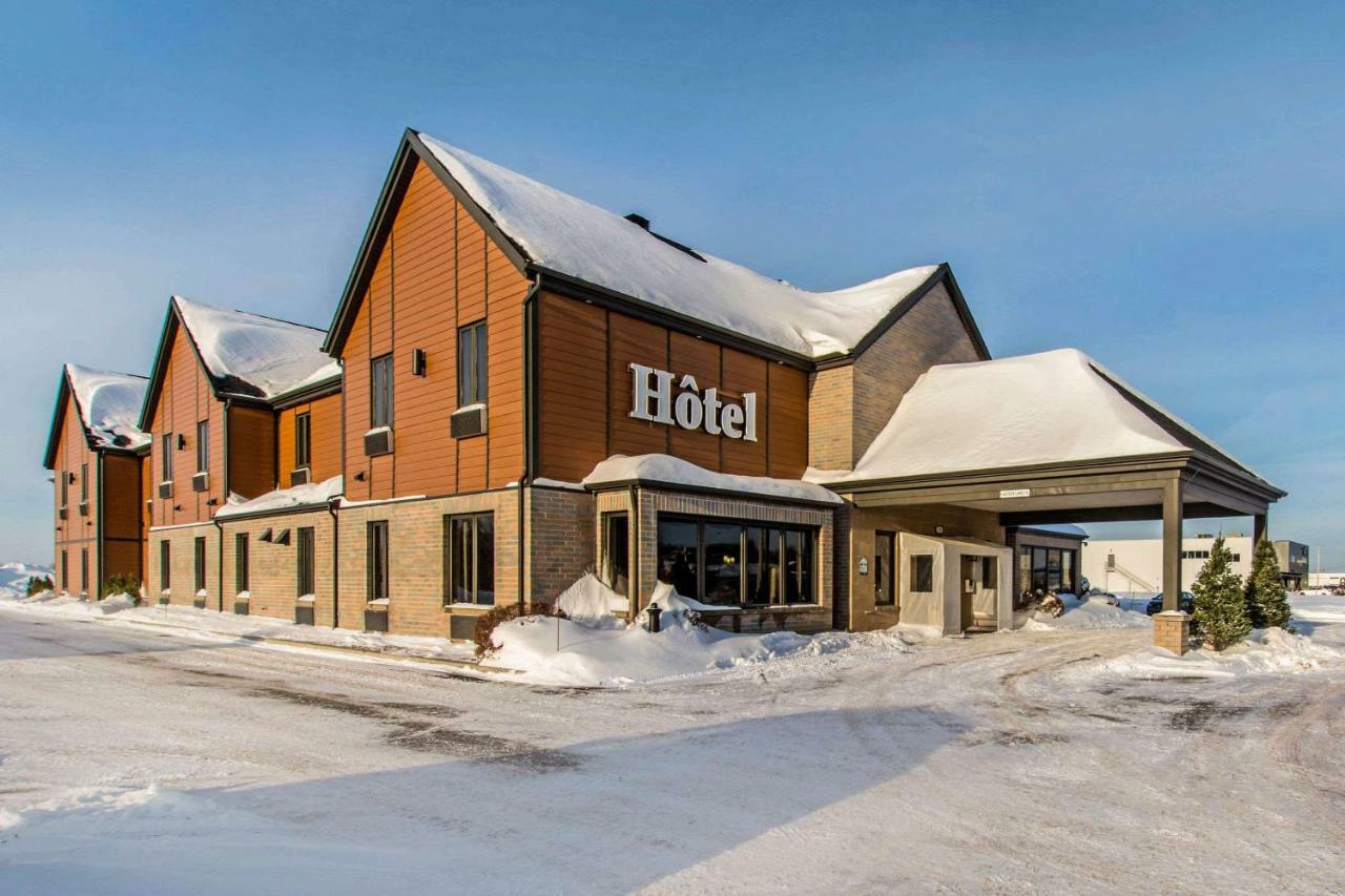 Econo Lodge Inn & Suites Saint-Apollinaire エクステリア 写真